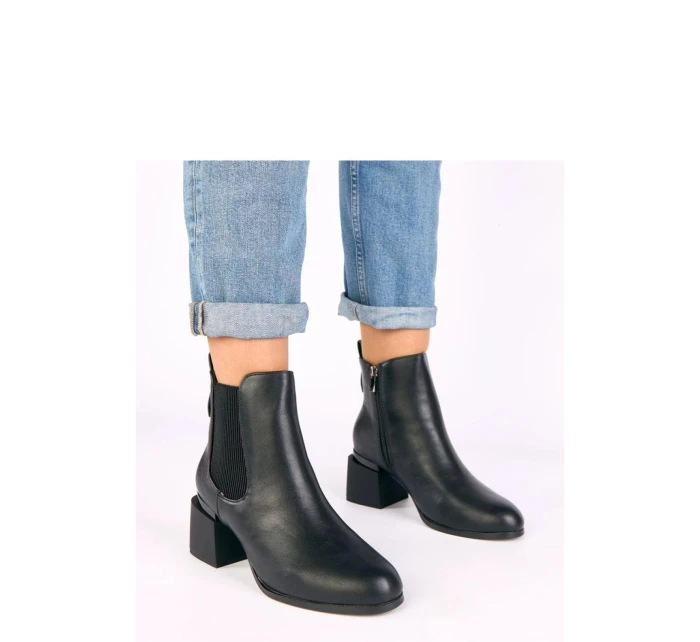 Topánky na podpätku model 221631 Solea