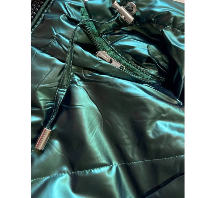 Krátka lesklá dámska bunda v fľaškovo zelenej farbe (W586)
