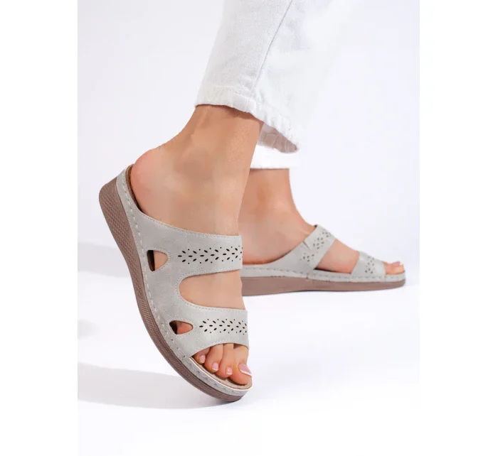 Trendy nazouváky dámské šedo-stříbrné na plochém podpatku Trendy nazouváky dámské šedo-stříbrné na plochém podpatku