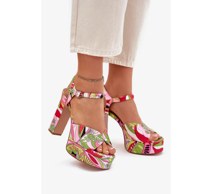 Sandále na podpätku model 214389 Krok vo veľkom štýle