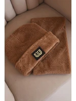 Dámská model 21495017 souprava čepice a nákrčník s ozdobnou nášivkou camelový - K-Fashion