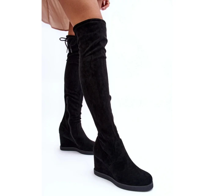 Kozačky na klínu model 20776994 černé Step in style - SWEET SHOES Kozačky na klínu model 20776994 černé Step in style - SWEET SHOES