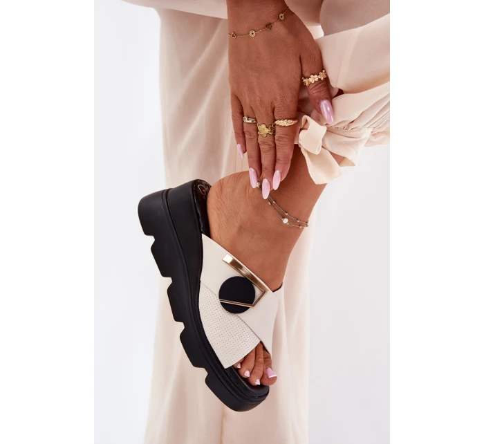 Eleganckie Skórzane Klapki Damskie Na Koturnie Z Ozdobą Artiker 56C1585 Beżowe