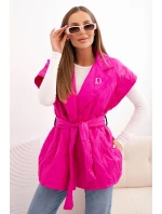 Dámská prošívaná vesta s páskem a širokým límcem růžová