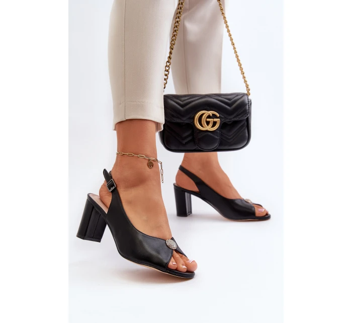 Eleganckie Sandały Na Słupku Z Ozdobą Czarne Trasea