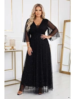 Dlouhé lesklé plus size šaty s výstřihem a rukávy černé model 22200156 - numoco basic Dlouhé lesklé plus size šaty s výstřihem a rukávy černé model 22200156 - numoco basic