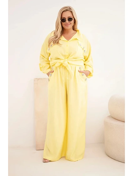 Dámský komplet Plus Size s košilí a širokými kalhotami žlutý