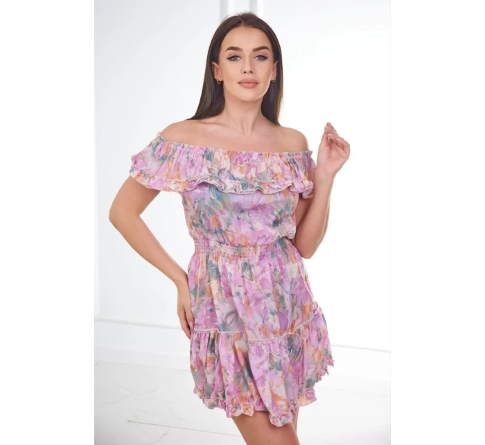 Kvetinové šaty s odhalenými ramenami vo fialovej farbe
