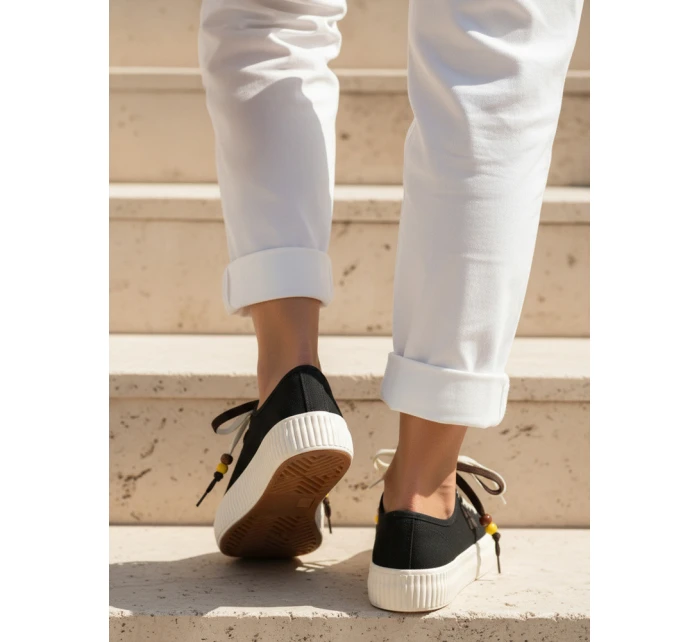 Dámske tenisky s ozdobnými korálkami čierne FashionStreet ZY1405