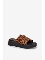 Dámské sandály na platformě a nízkém klínku s ozdobným detailem imitace leopardí kůže hnědé model 21688788 - Boto Dámské sandály na platformě a nízkém klínku s ozdobným detailem imitace leopardí kůže hnědé model 21688788 - Boto