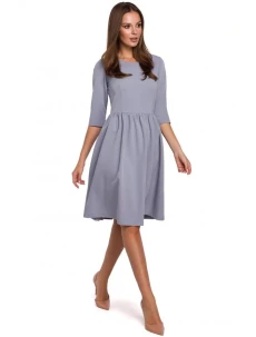 Dámske priliehavé šaty s naberaným pásom K010 sivé - Moe