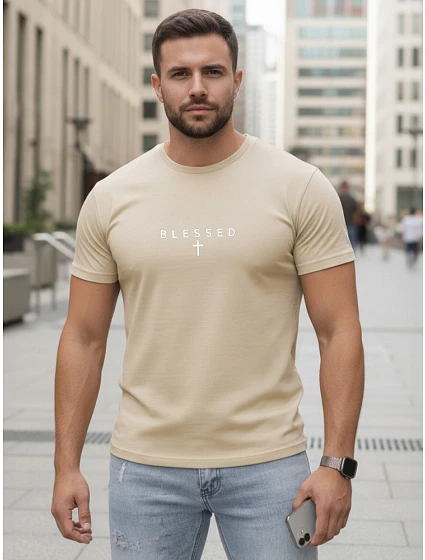 Pánske bavlnené tričko s potlačou BLESSED beige FashionStreet NX5124R Pánske bavlnené tričko s potlačou BLESSED beige FashionStreet NX5124R