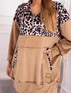 Velurové šaty s model 18750697 leopardím potiskem - K-Fashion