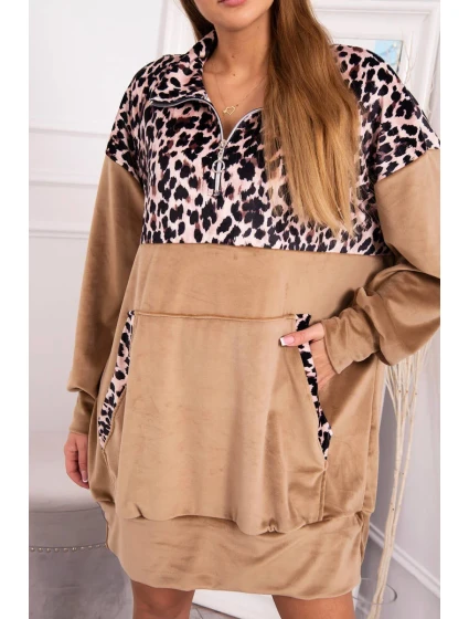 Velúrové šaty s ťavou leopardou potlačou Velúrové šaty s ťavou leopardou potlačou