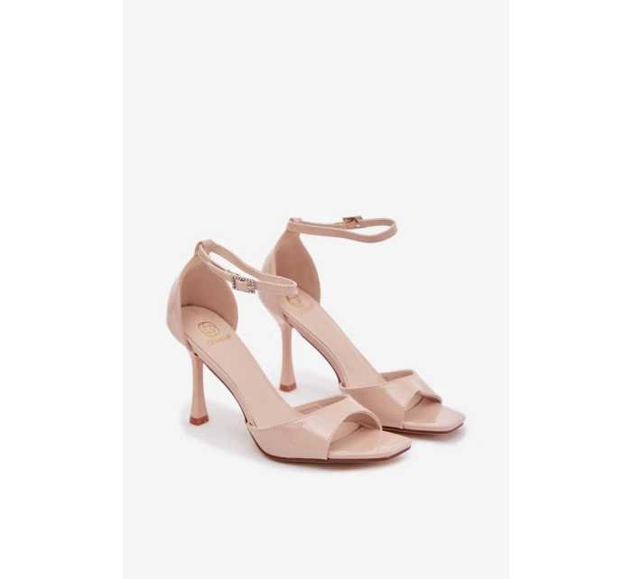 Sandále na podpätku model 222260 Vykročte štýlovo Sandále na podpätku model 222260 Vykročte štýlovo