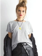 Šedé tričko se zadním výstřihem Šedé tričko se zadním výstřihem