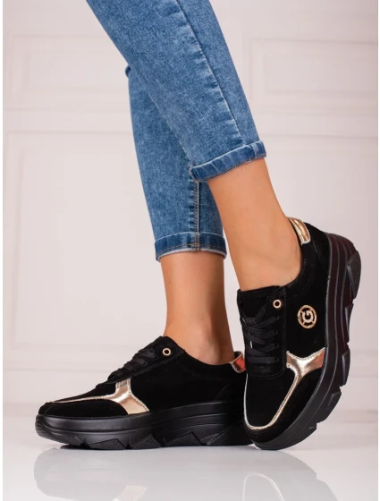 Krásné černé dámské tenisky bez podpatku Krásné černé dámské tenisky bez podpatku