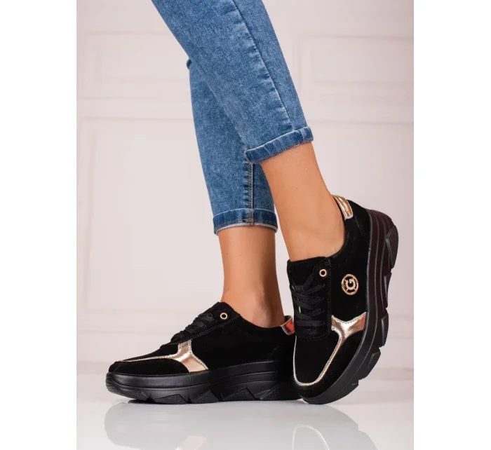 Krásné černé dámské tenisky bez podpatku Krásné černé dámské tenisky bez podpatku