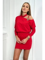 Šaty se zdobením na ramenou červené Šaty se zdobením na ramenou červené