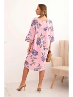 Dámske bavlnené šaty s kvetinovým vzorom a 3/4 rukávmi svetloružovej farby Dámske bavlnené šaty s kvetinovým vzorom a 3/4 rukávmi svetloružovej farby