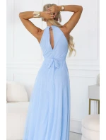 Elegantní maxi večerní šaty na ramínka s a zavazováním v pase modré model 22004204 - numoco basic Elegantní maxi večerní šaty na ramínka s a zavazováním v pase modré model 22004204 - numoco basic