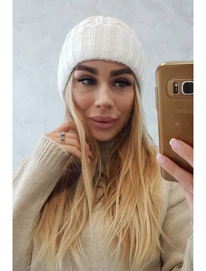 Ariana ecru čepice s lemem model 18751461 - K-Fashion