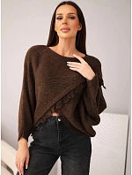 Dámský asymetrický svetr s krajkovým model 22384893 hnědý - K-Fashion