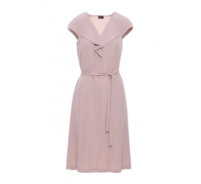 model 21154800 Šaty bez rukávů s volánkovým výstřihem béžové - STYLOVE model 21154800 Šaty bez rukávů s volánkovým výstřihem béžové - STYLOVE