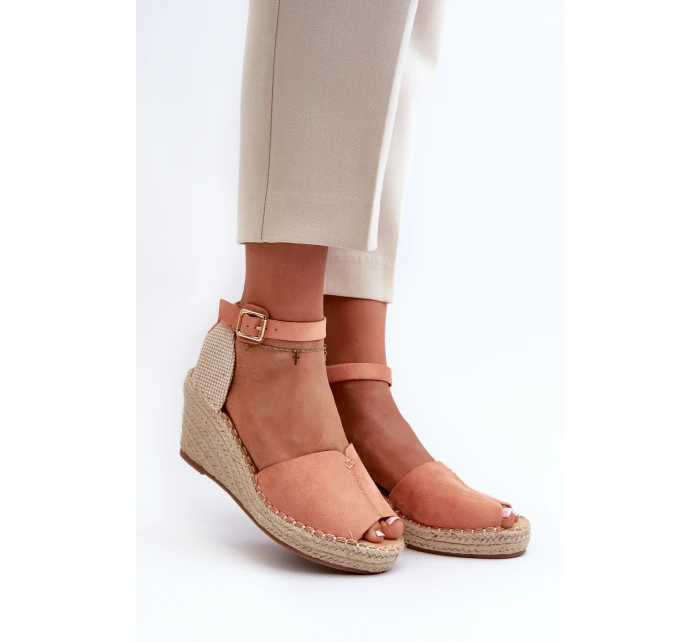 Pohodlné dámské sandály na klínu Světle růžová model 21585415 - EVENTO