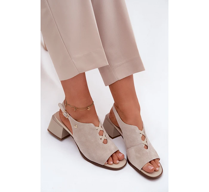 Sandály z přírodního semiše na podpatku model 22123065 světle béžové - Maciejka
