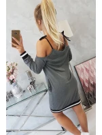 Šaty Tres Chic v grafitové barvě