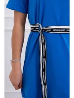 Šaty s ozdobným pruhom nevädzovo modrej farby Šaty s ozdobným pruhom nevädzovo modrej farby