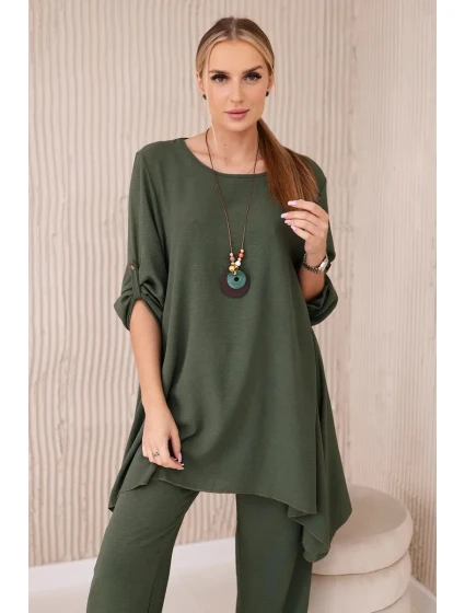 Súprava blúzka + nohavice s khaki príveskom