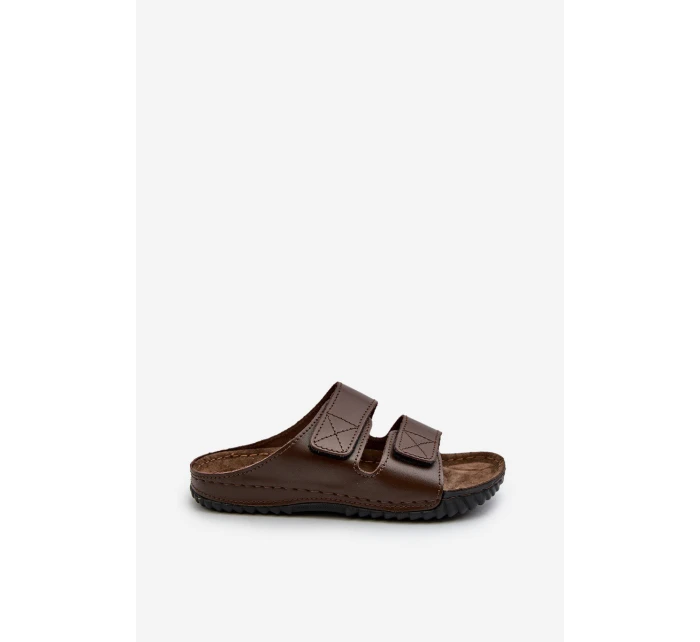 Pohodlné pánské žabky s zipy  tmavě hnědé model 21665802 - Inblu