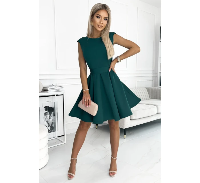 Rozšířené dámské šaty v lahvově zelené barvě s malými model 18459422 - numoco Rozšířené dámské šaty v lahvově zelené barvě s malými model 18459422 - numoco
