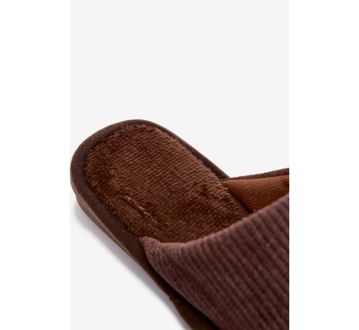 Pánské pantofle s nášivkou hnědé model 21793919 - Boto Pánské pantofle s nášivkou hnědé model 21793919 - Boto