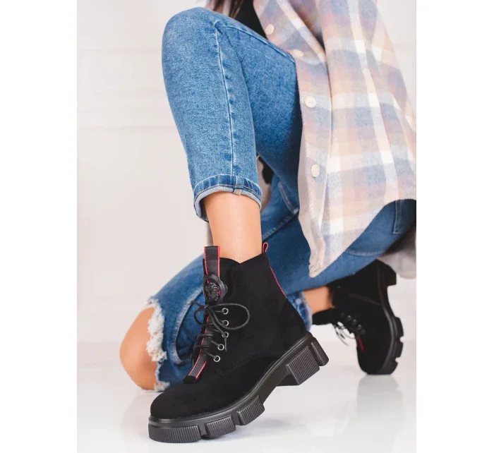Dámske praktické čierne členkové topánky na plochom podpätku Dámske praktické čierne členkové topánky na plochom podpätku