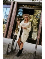 628-1 Módny oversize sveter s ozdobnou brošňou a praktickými vreckami - béžový 628-1 Módny oversize sveter s ozdobnou brošňou a praktickými vreckami - béžový