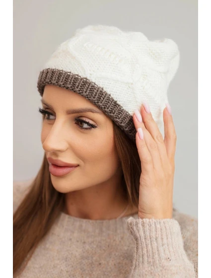 Dámska zimná vlnená čiapka s pleteným vzorom K443 ecru