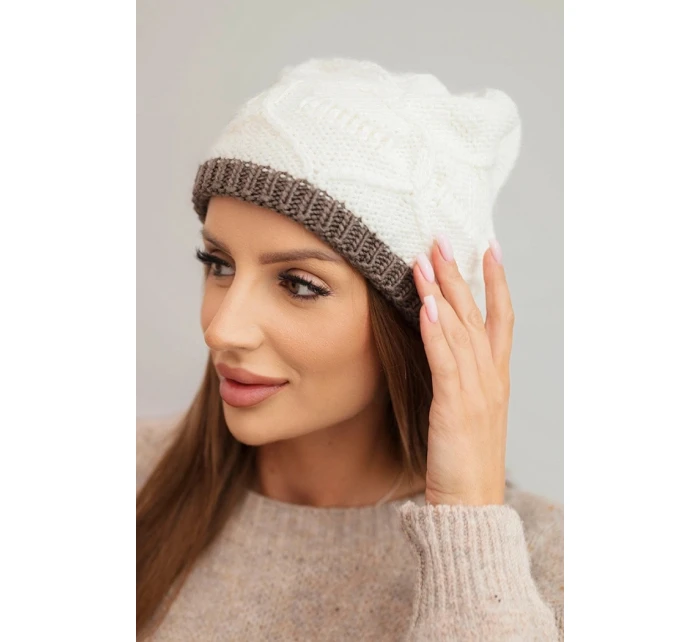 Dámska zimná vlnená čiapka s pleteným vzorom K443 ecru