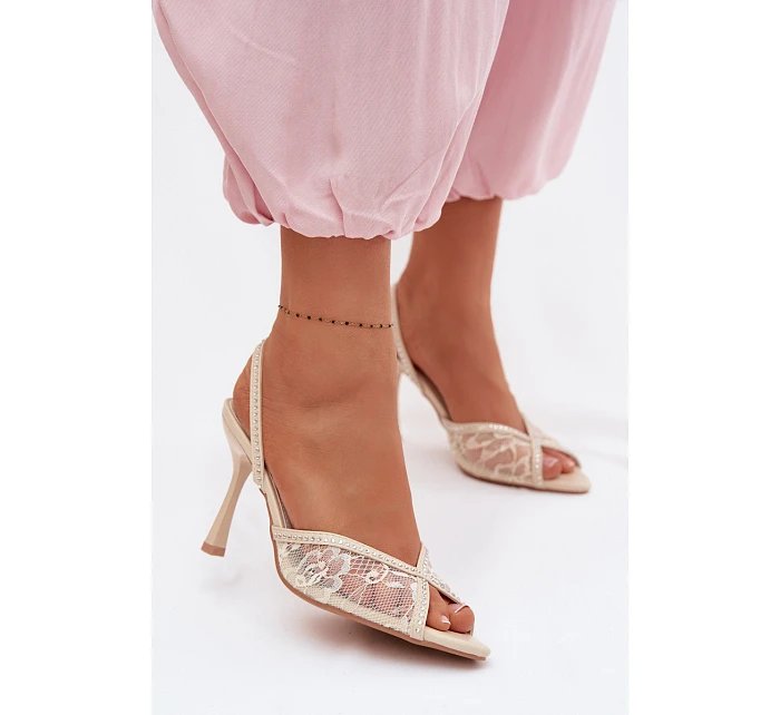 Dámské sandály na podpatku s krajkou a ozdobami Béžové model 22103152 - Boto