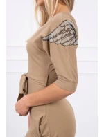 Šaty s krídlami na ramenách ťavia Šaty s krídlami na ramenách ťavia