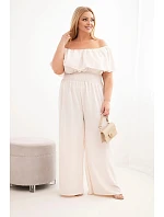 Dámská kombinéza Plus Size s model 22092410 výstřihem, volánem a širokými nohavicemi béžový - K-Fashion Dámská kombinéza Plus Size s model 22092410 výstřihem, volánem a širokými nohavicemi béžový - K-Fashion
