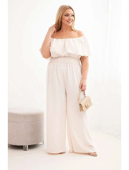 Dámská kombinéza Plus Size s model 22092410 výstřihem, volánem a širokými nohavicemi béžový - K-Fashion Dámská kombinéza Plus Size s model 22092410 výstřihem, volánem a širokými nohavicemi béžový - K-Fashion