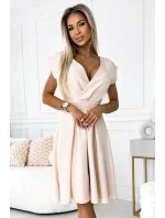 348-7 SCARLETT rozšírené šaty s výstrihom a opaskom - BEACH 348-7 SCARLETT rozšírené šaty s výstrihom a opaskom - BEACH