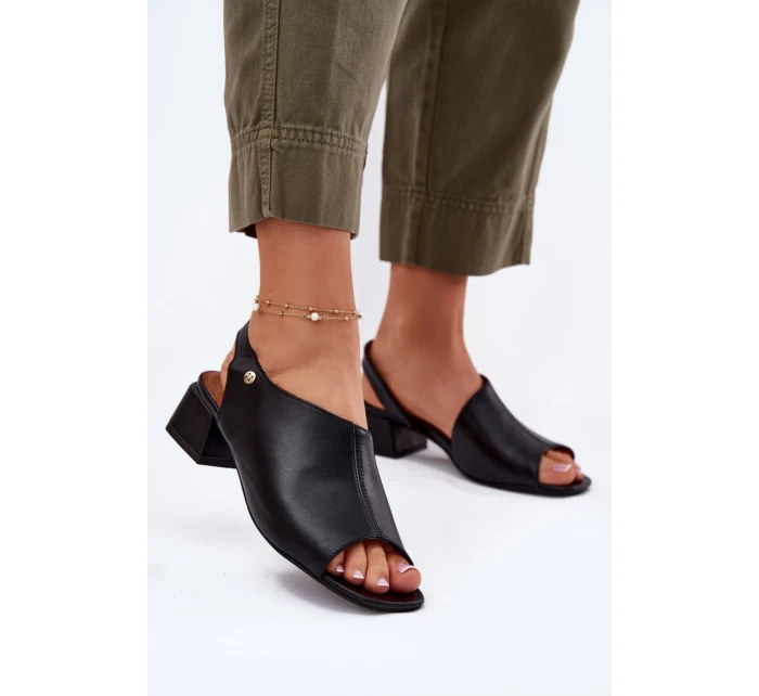 Sandále na podpätku model 215343 Vykročte štýlovo