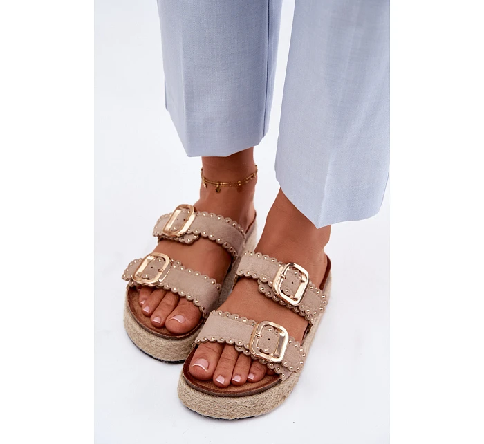 Dámské nazouváky na platformě s pletením zlaté model 22122593 a cvočky béžové - Boto