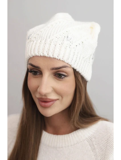 Dámska zimná vlnená čiapka s ozdobnými kryštálmi K461 ecru