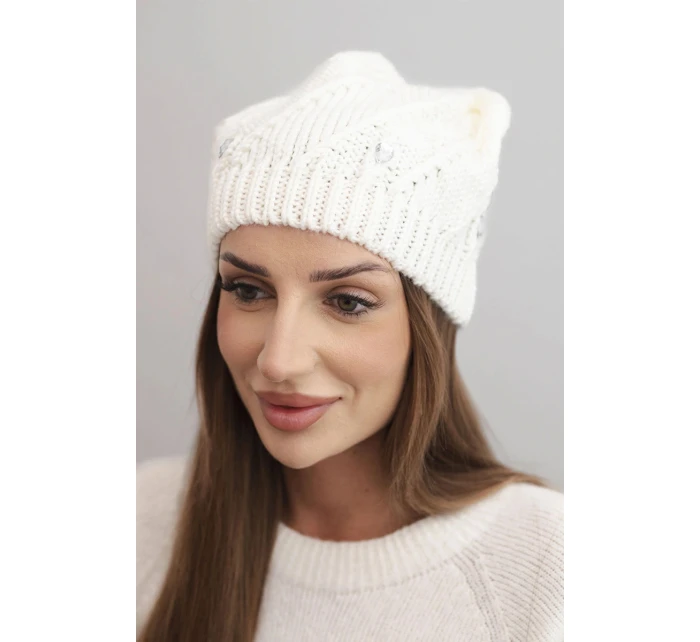 Dámska zimná vlnená čiapka s ozdobnými kryštálmi K461 ecru