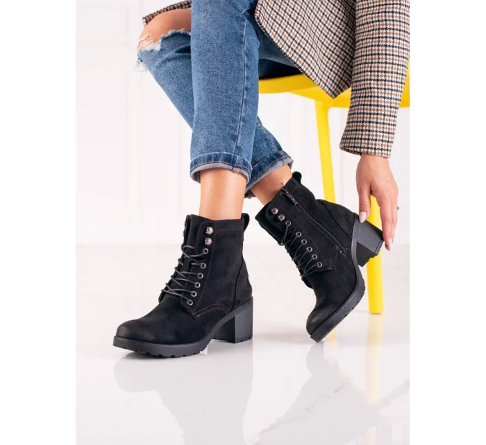 Zajímavé  kotníčkové boty černé dámské na širokém podpatku